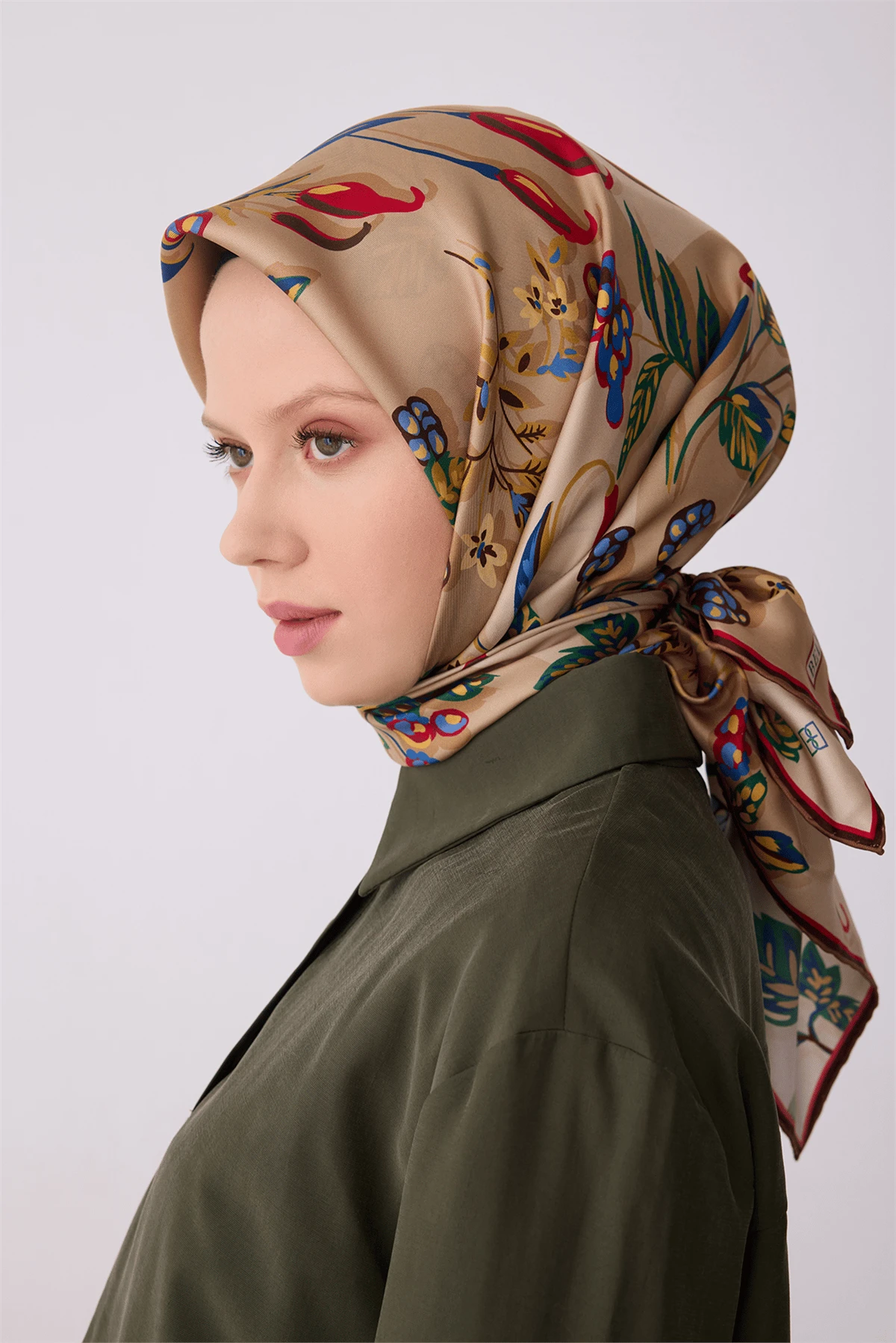 Belli Vizon Obje Desen %100 Twill İpek Eşarp 4320D 82